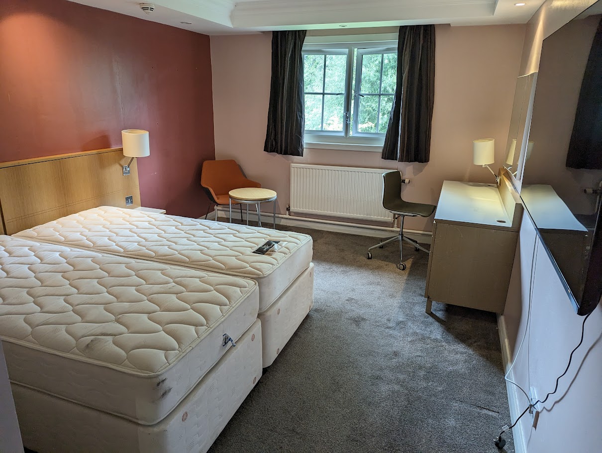 hotel room clearance image